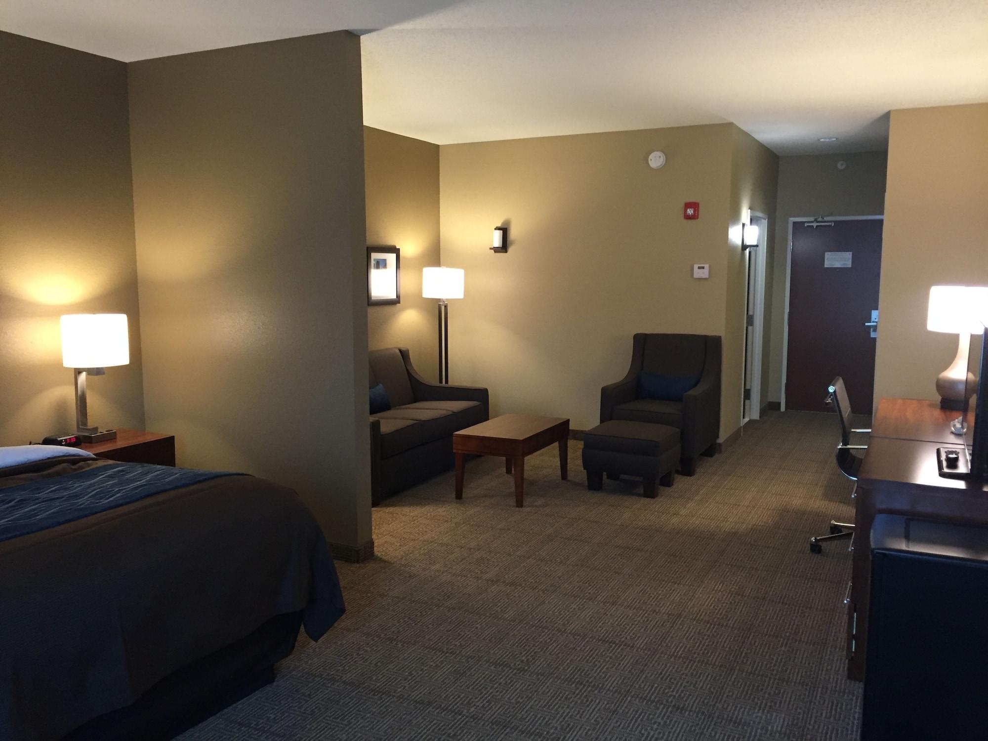 Comfort Inn & Suites Lynchburg Airport - University Area Экстерьер фото