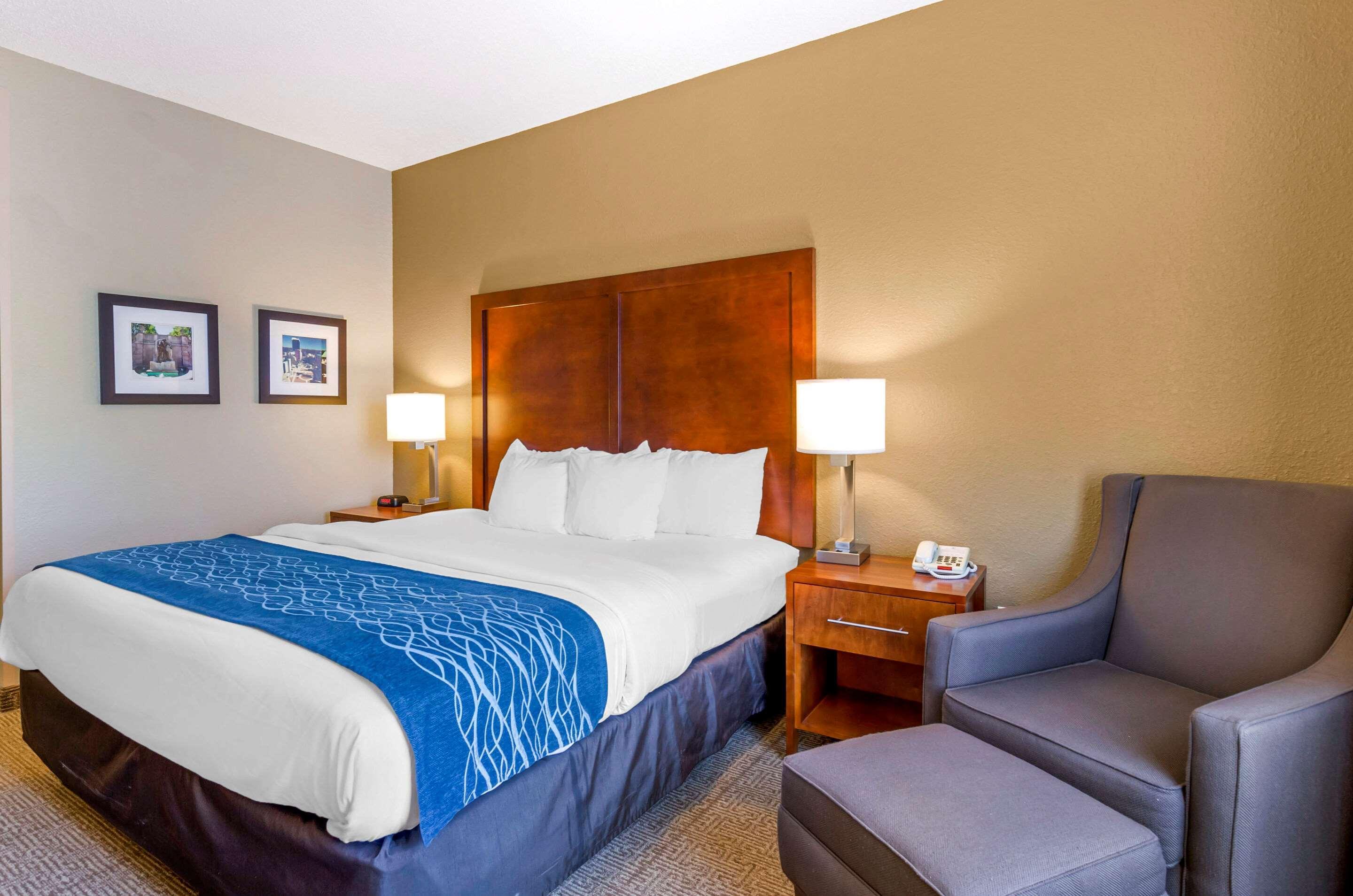 Comfort Inn & Suites Lynchburg Airport - University Area Экстерьер фото