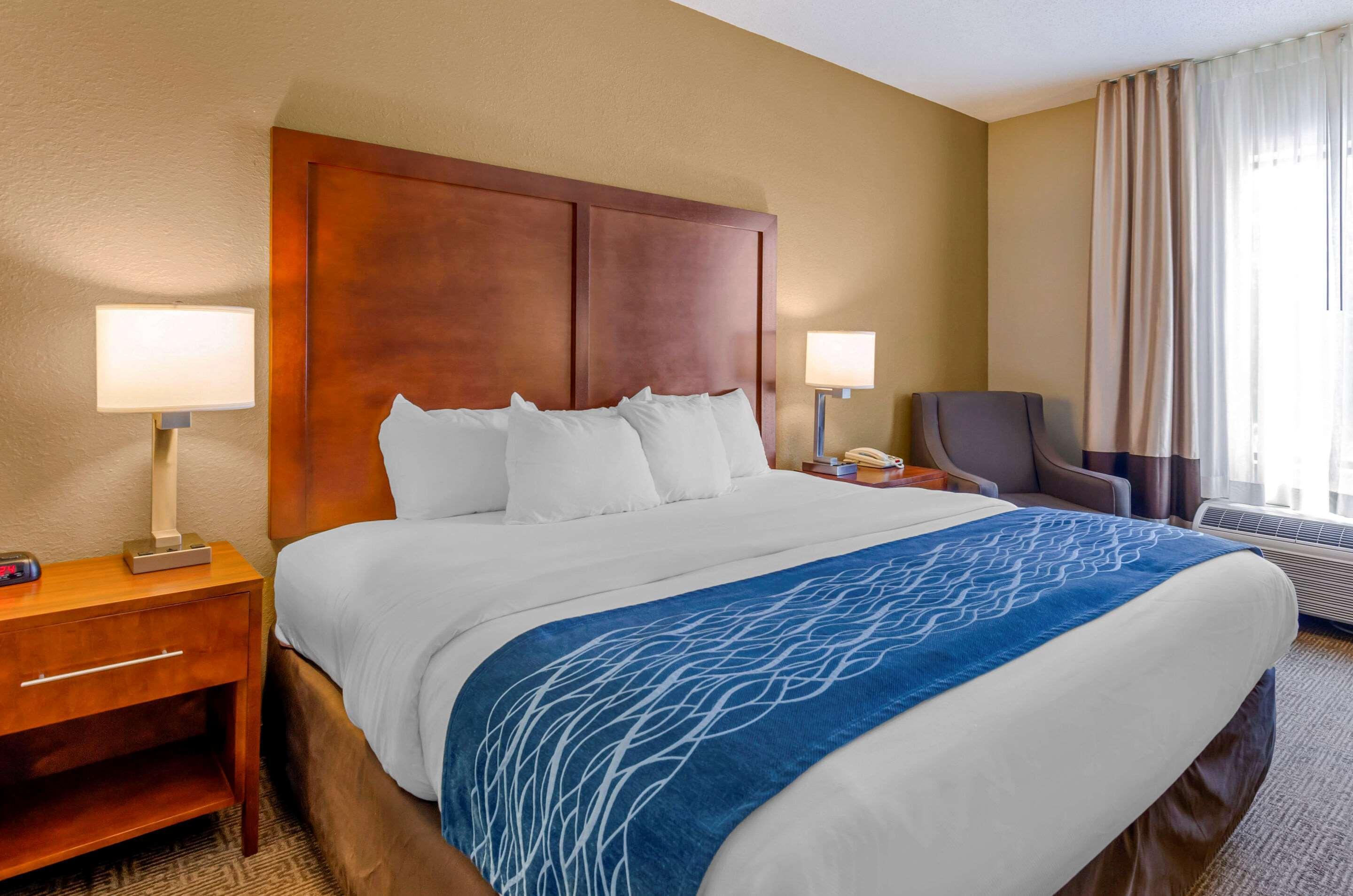 Comfort Inn & Suites Lynchburg Airport - University Area Экстерьер фото