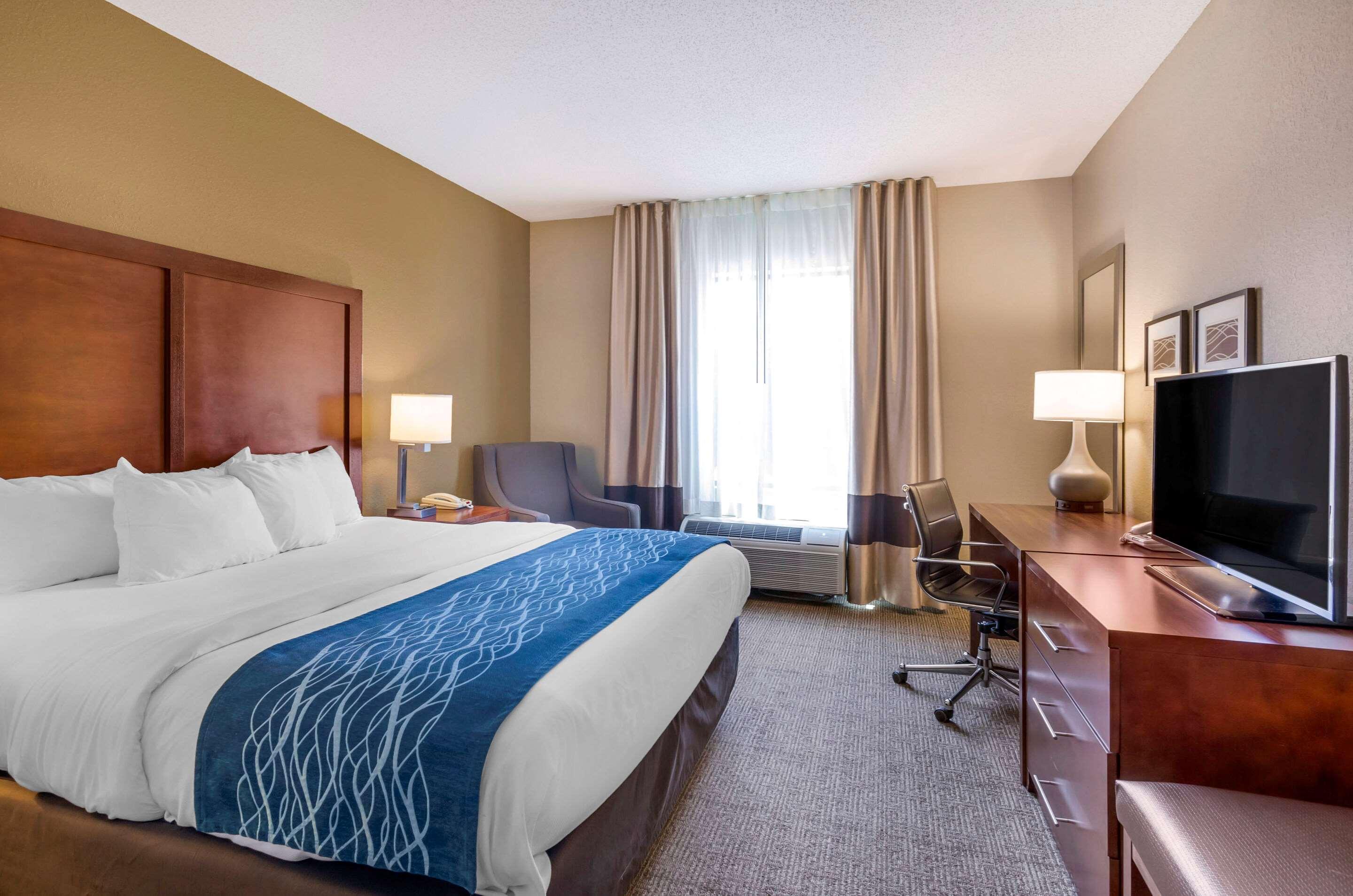 Comfort Inn & Suites Lynchburg Airport - University Area Экстерьер фото