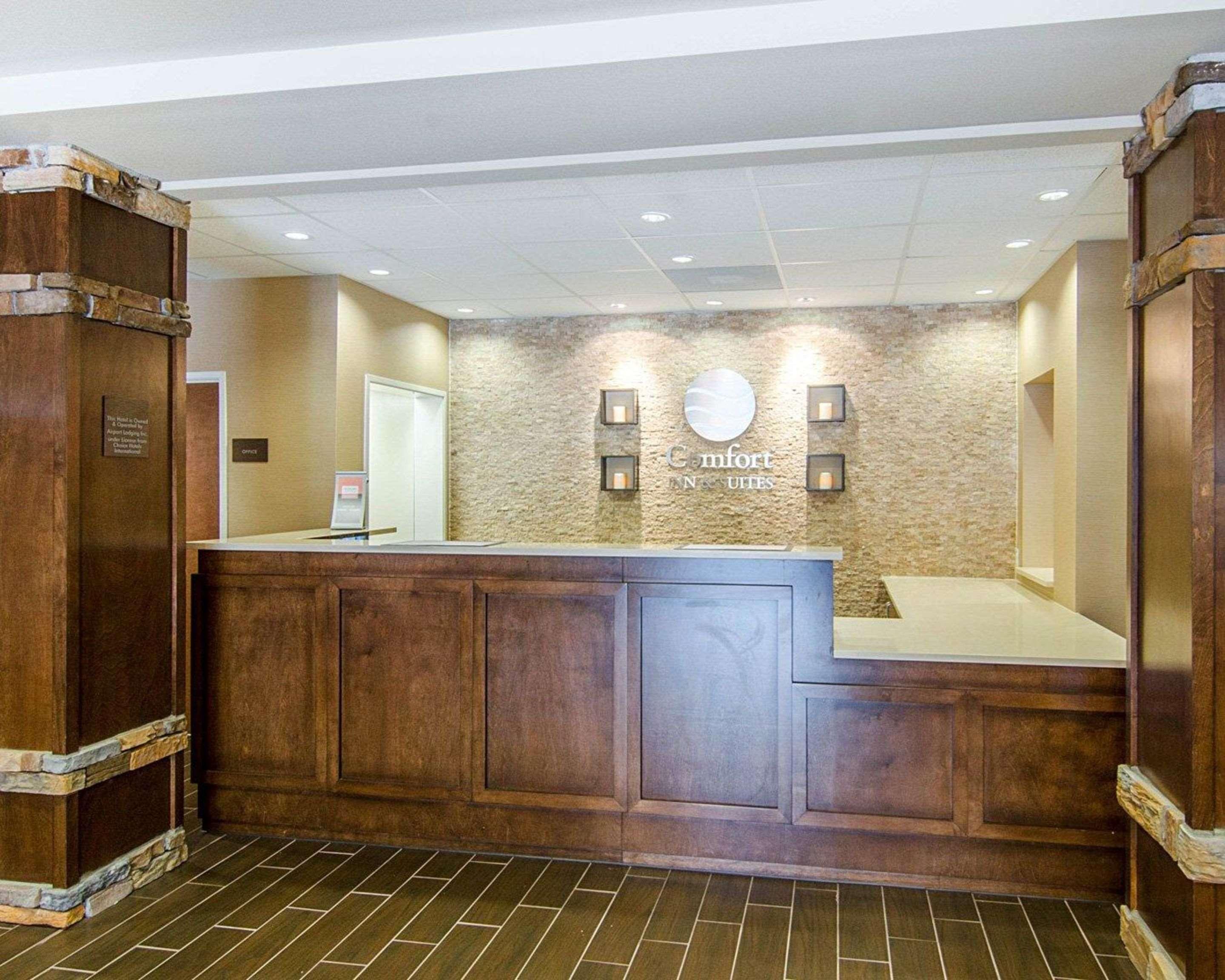 Comfort Inn & Suites Lynchburg Airport - University Area Экстерьер фото