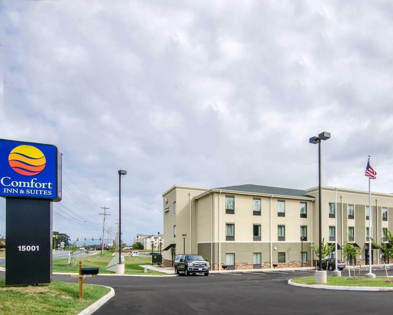 Comfort Inn & Suites Lynchburg Airport - University Area Экстерьер фото