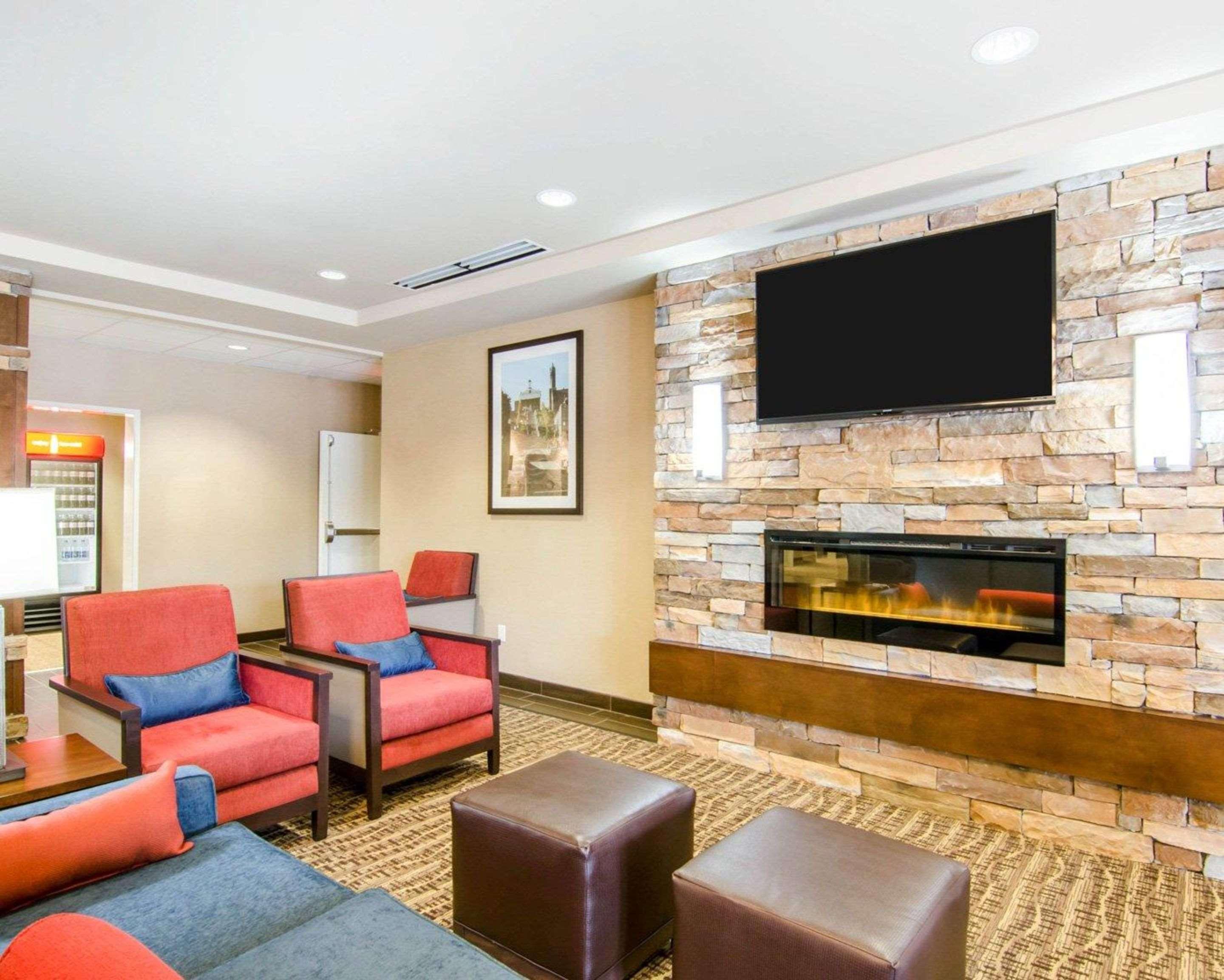 Comfort Inn & Suites Lynchburg Airport - University Area Экстерьер фото