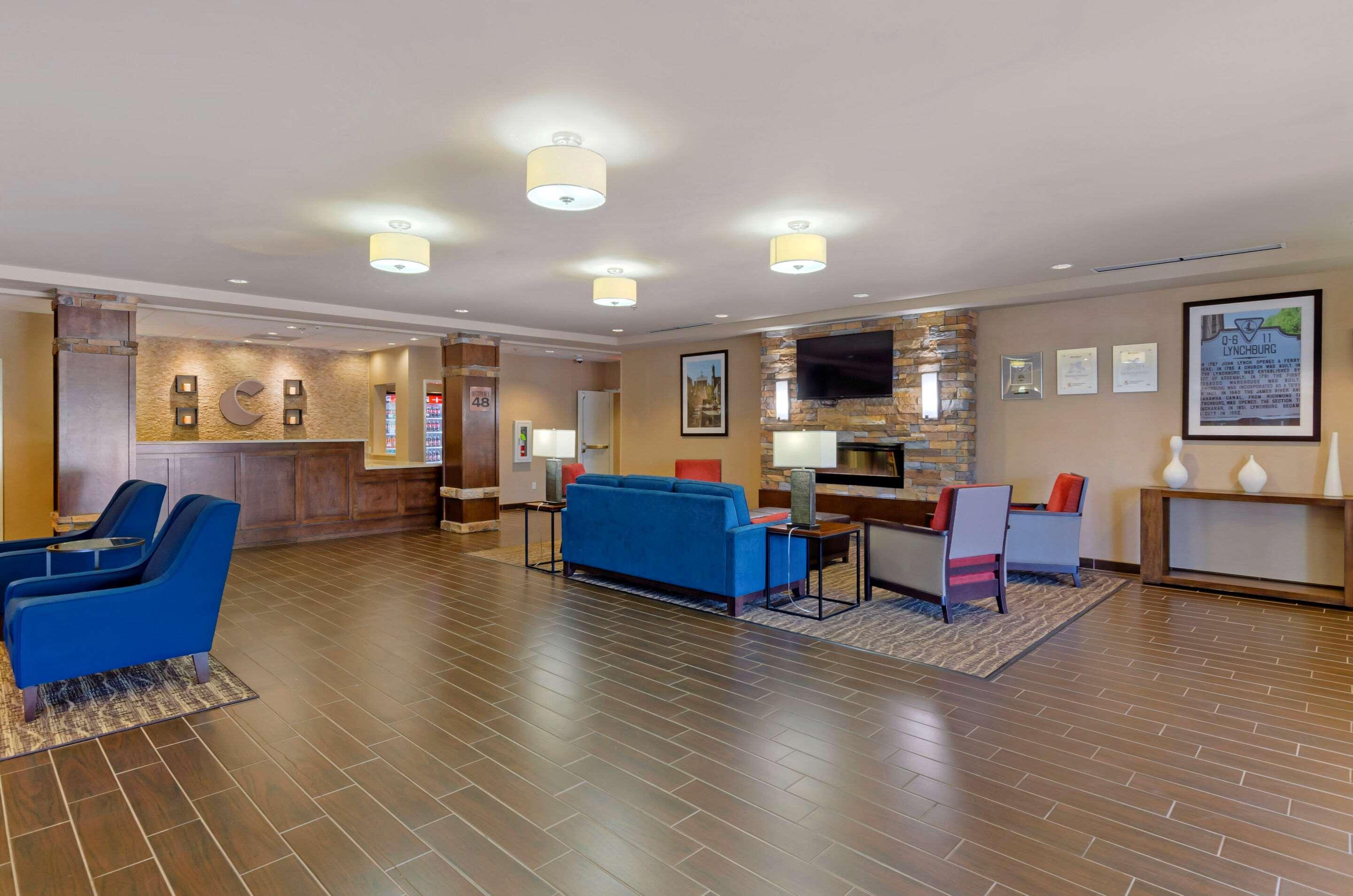 Comfort Inn & Suites Lynchburg Airport - University Area Экстерьер фото