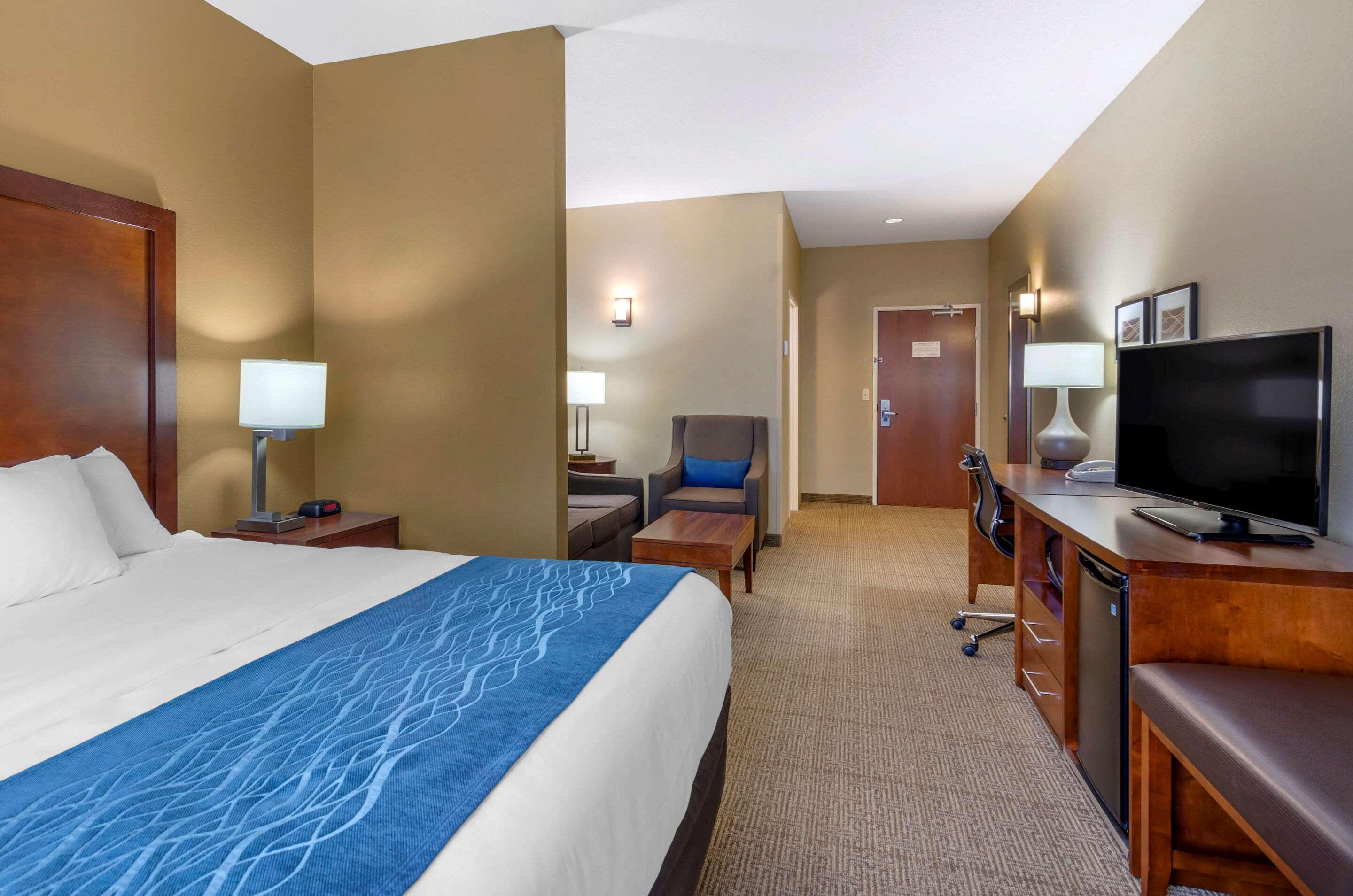 Comfort Inn & Suites Lynchburg Airport - University Area Экстерьер фото